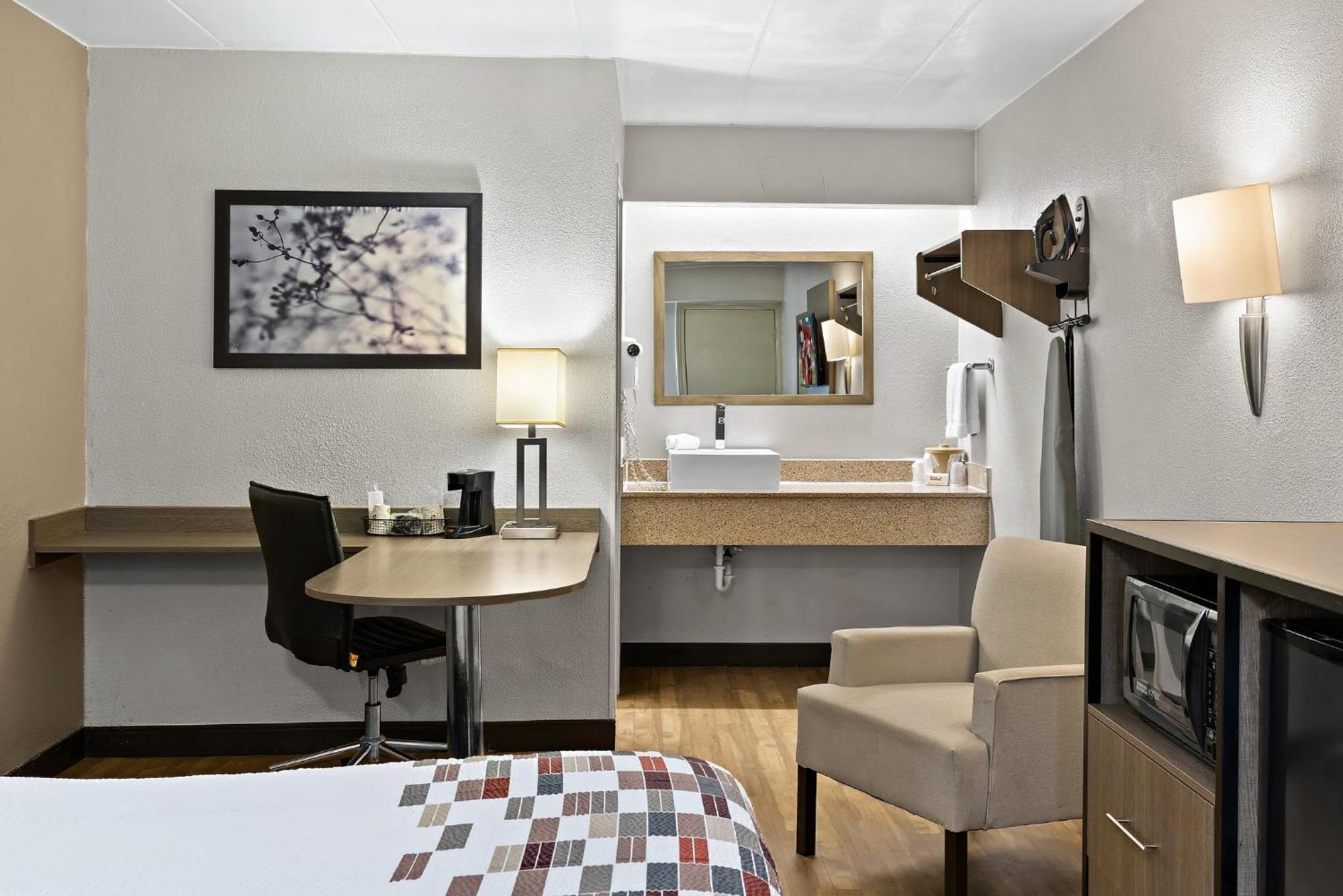 Red Roof Inn Cleveland - Independence Dış mekan fotoğraf