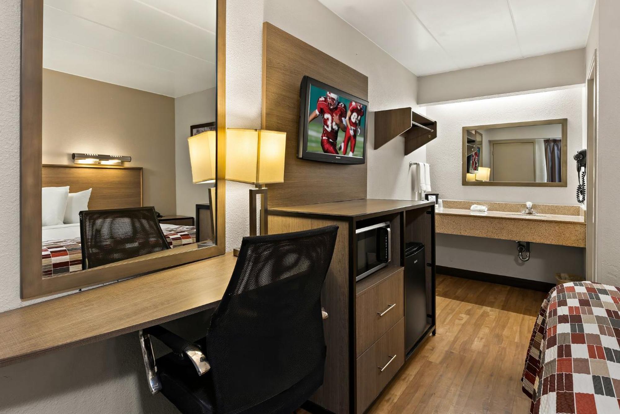 Red Roof Inn Cleveland - Independence Dış mekan fotoğraf