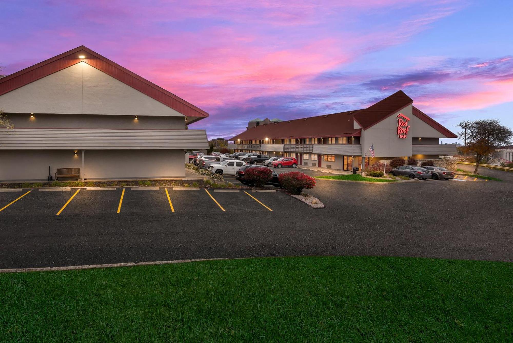 Red Roof Inn Cleveland - Independence Dış mekan fotoğraf