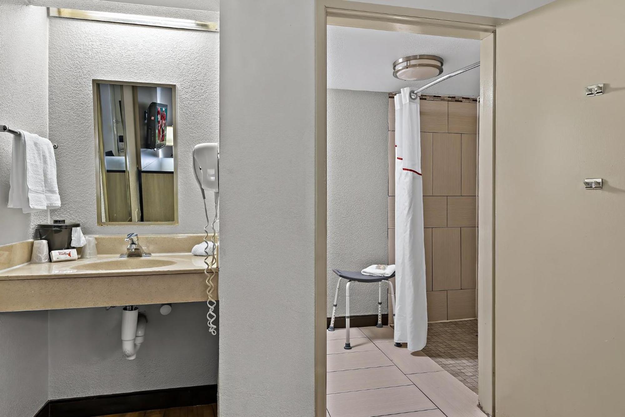 Red Roof Inn Cleveland - Independence Dış mekan fotoğraf